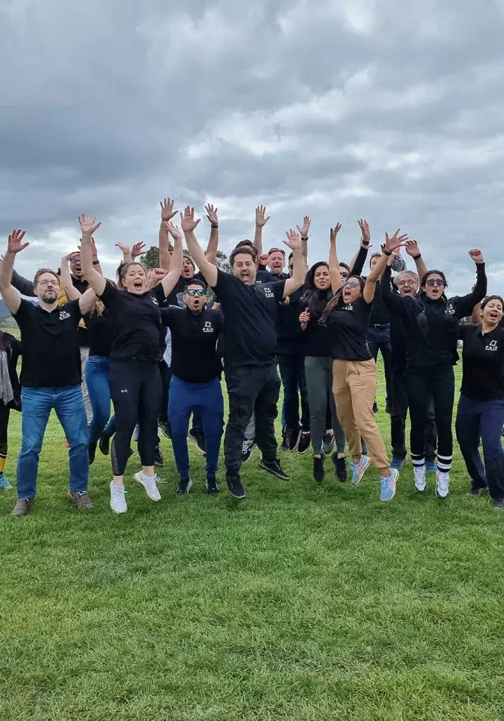 JOIN-A-TEAM-OF-EXPERTS-AND-DIGITAL-scaled-1